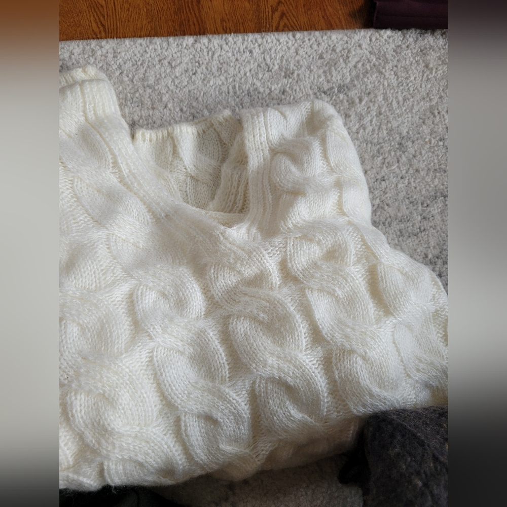 Fall/winter clothing bundle - Picture 3 of 9